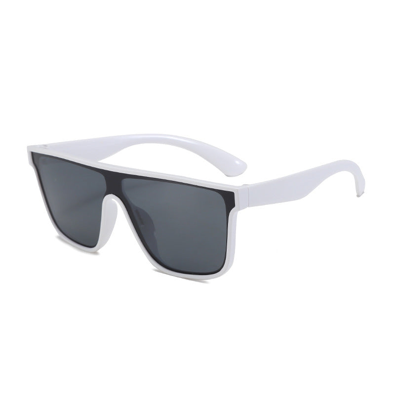 Dame Sporty solbriller med bred ramme og polariserte linser Skanto