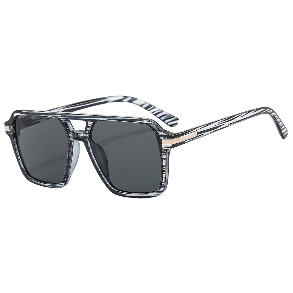 Dame Premium solbrille med moderne kvadratisk form Skanto