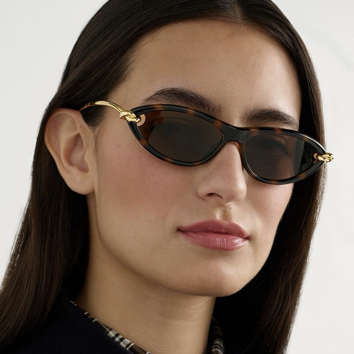 Damen Cat-Eye solbriller med elegant metallramme og beskyttende UV-filter Skanto