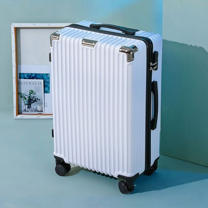 Hardshel suitcase with robust wheel system Skanto