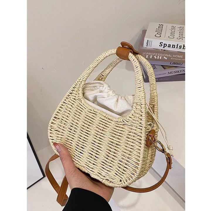 Moderne Rattantur med elegant lærdetalj Skanto