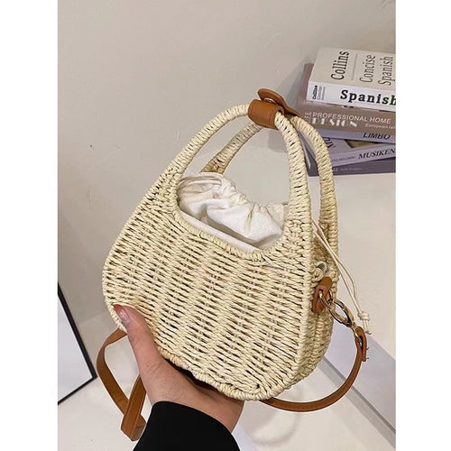 Moderne Rattantur med elegant lærdetalj Skanto