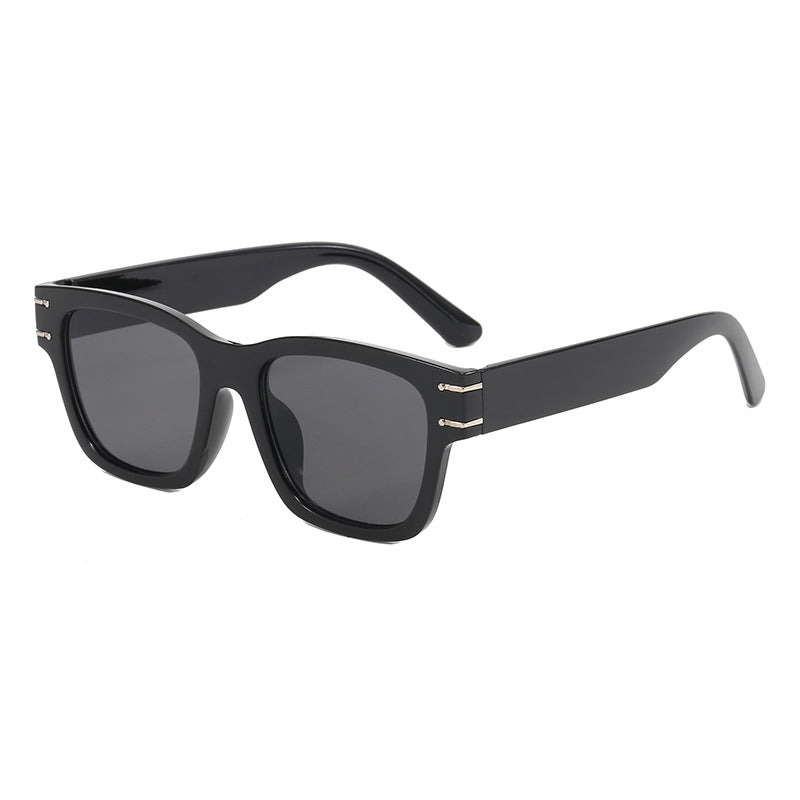 Dame moteriktig oversized solbrille med holdbar plastinnfatning Skanto