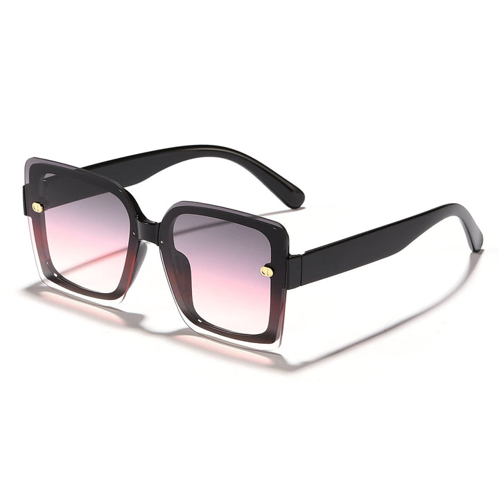 Dame moteriktig solbrille med kvadratisk design og høykvalitets ramme Skanto