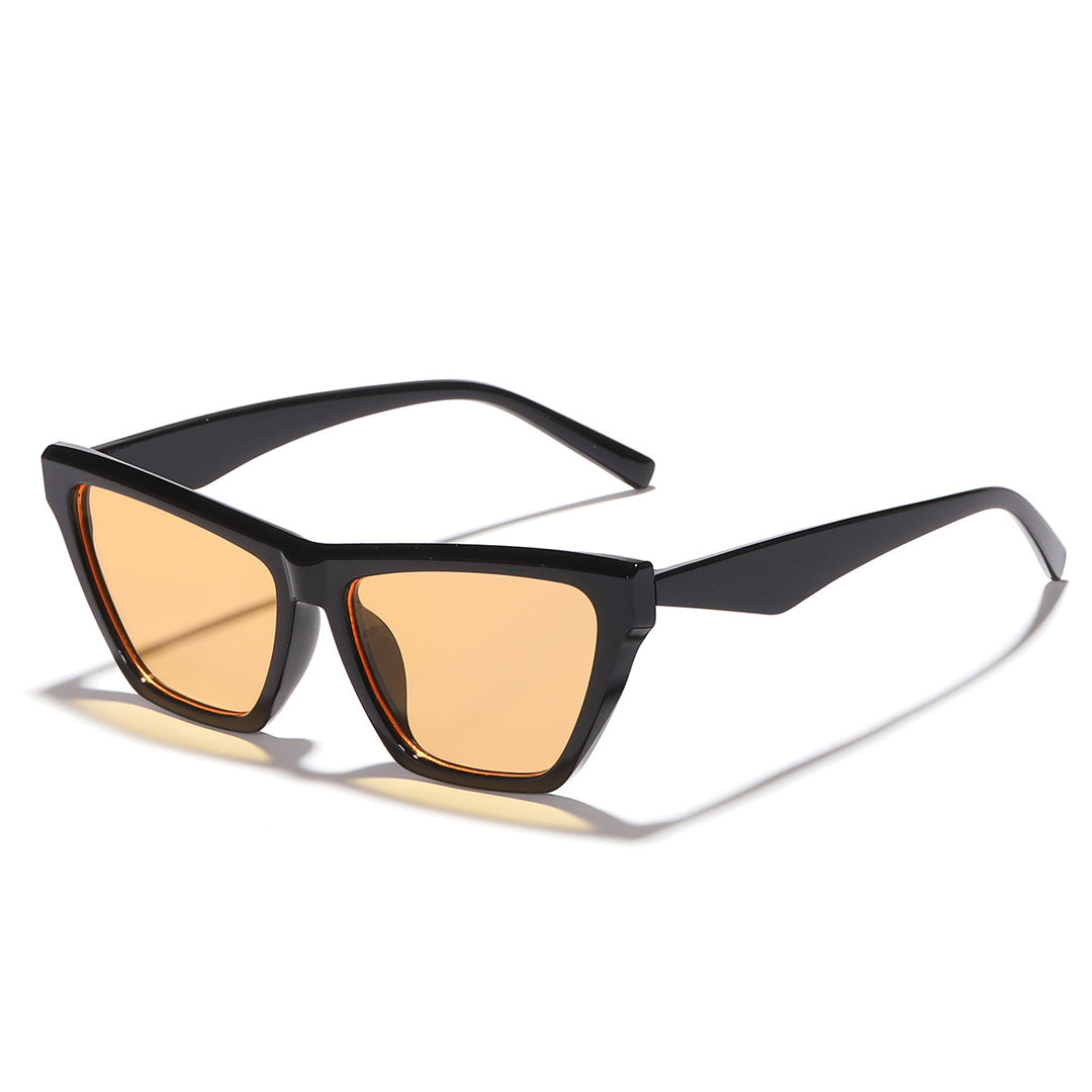 Dame designer solbrille med stilfull transparent ramme og UV-beskyttelse Skanto