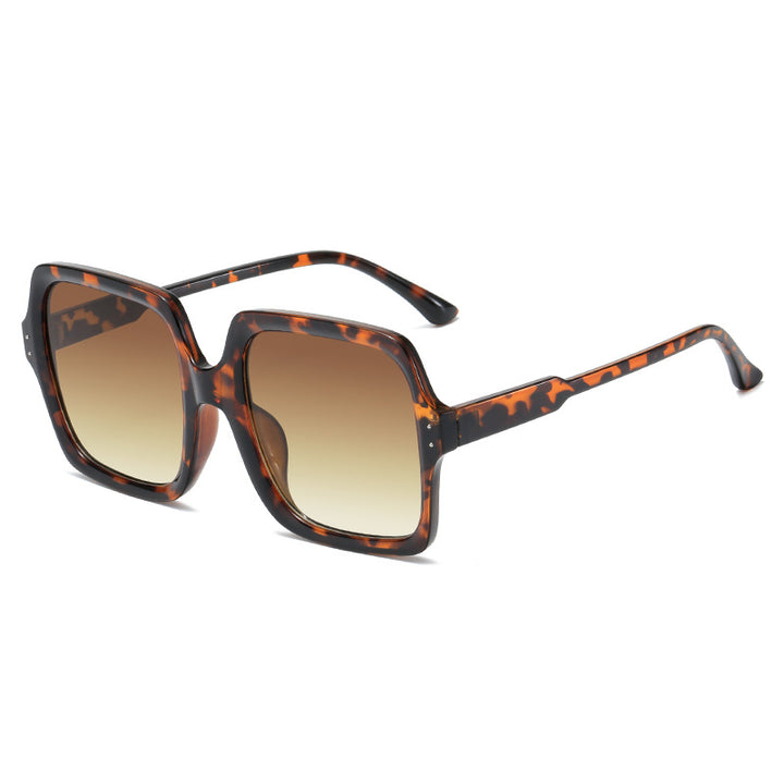 Dame moteriktig oversized solbrille med moderne design Skanto