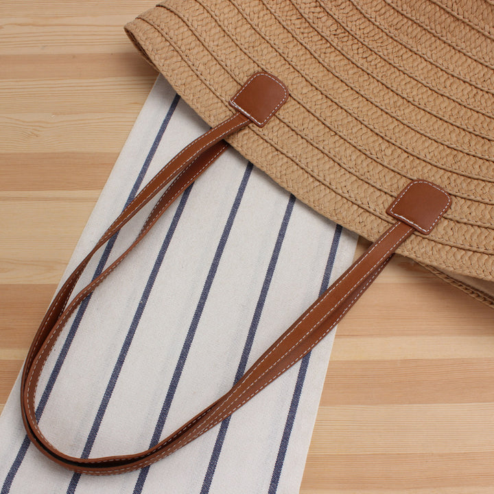 Elegant shoulder bag made of natural raffia with high-quality leather accents Skanto