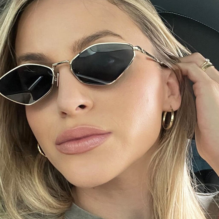 Dame geometrisk solbrille med fin metallramme og UV-beskyttelse Skanto
