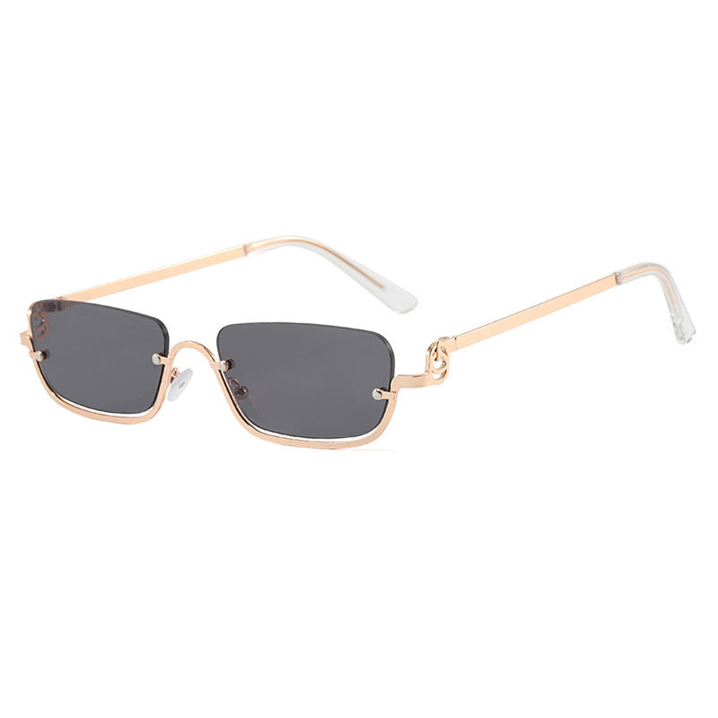 Dame firkantet solbrille med elegant metallramme Skanto