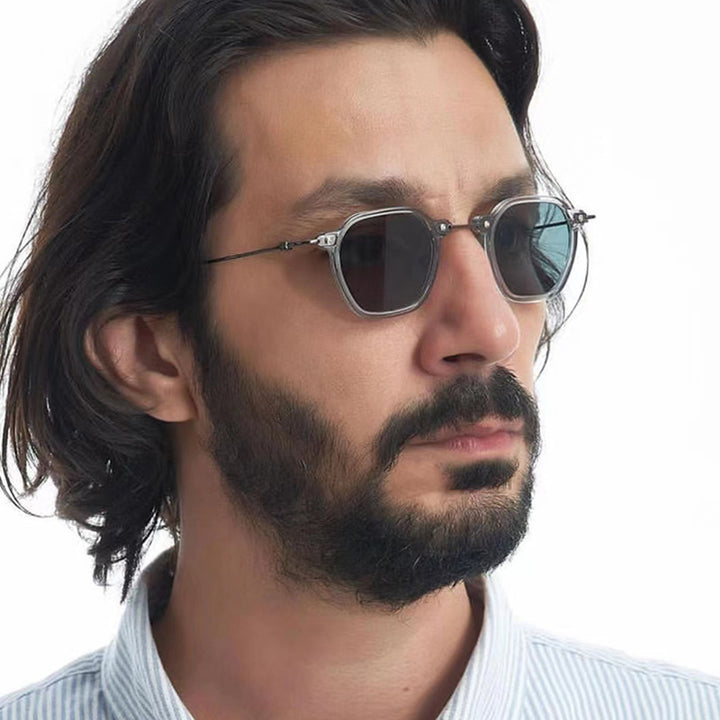 Dame moteriktig solbrille i elegant design med sekskantet ramme Skanto