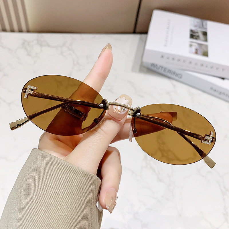 Dame Modische solbrille med innovativt design og komfortabel ramme Skanto