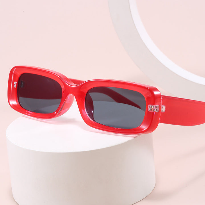 Dame stilig designer solbrille med moderne, rektangulær ramme Skanto