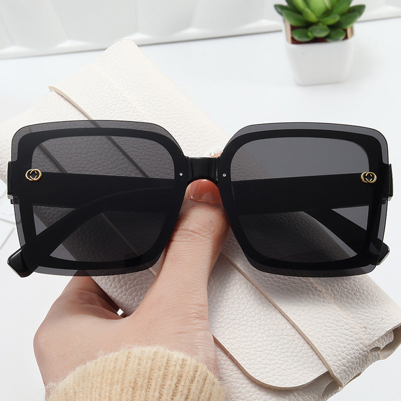 Dame oversized kvadratisk solbrille med elegant ramme Skanto