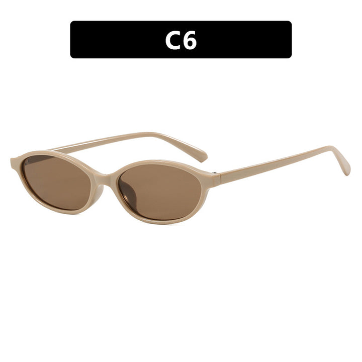 Dame moteriktig solbrille med elegant oval ramme og UV-beskyttelse Skanto