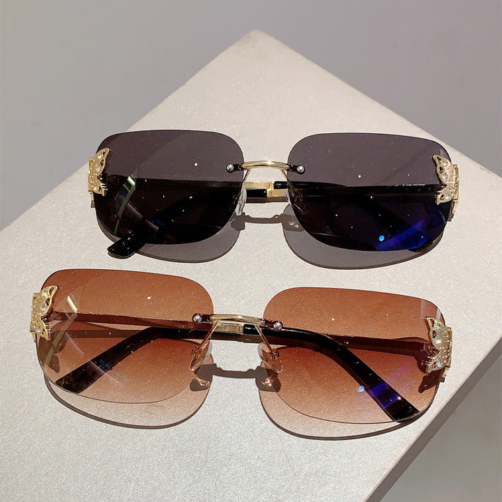 Dame moteriktig solbrille med filigran sommerfugldesign og beskyttende glass Skanto