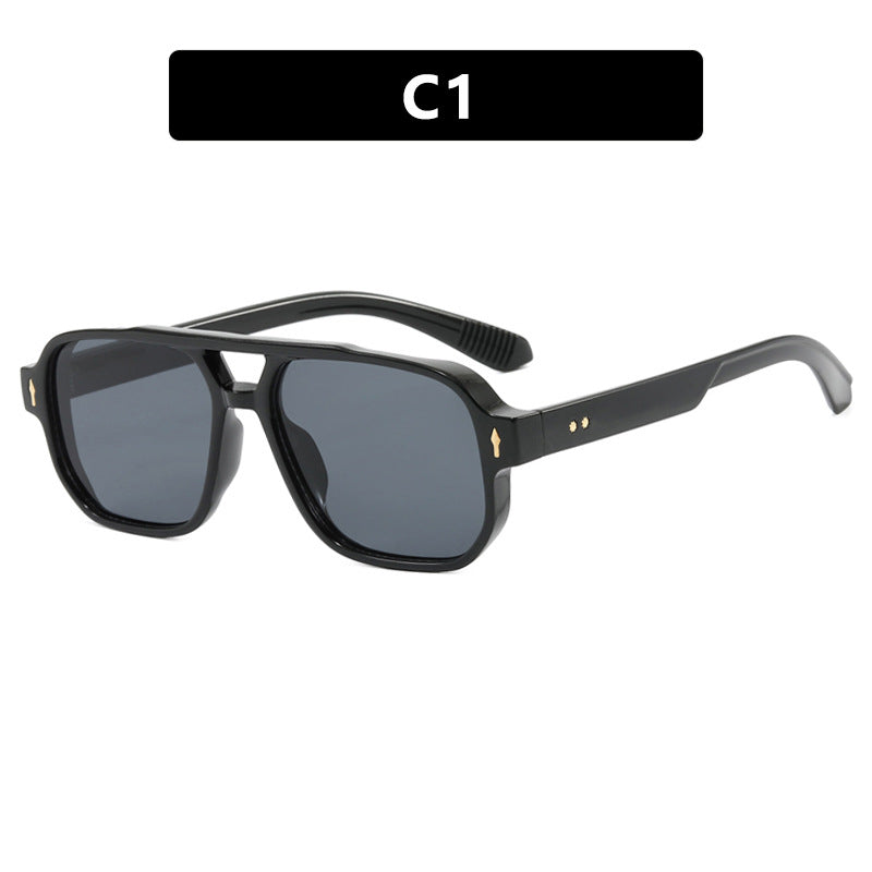 Dame moterik kvadratisk solbrille med luksuriøse detaljer Skanto