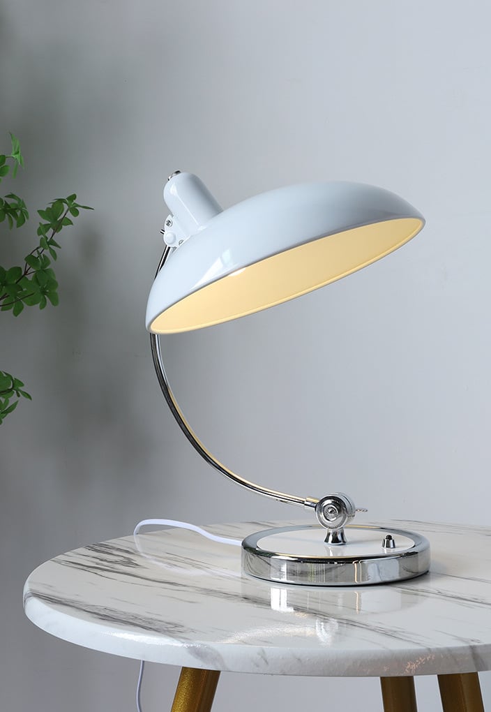 Skanto | Bauhaus KI Klassisk Bordlampe Replika