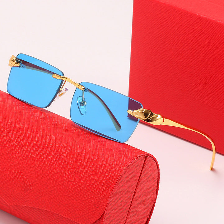 Dame moteriktig solbrille med elegant metallramme og innovative linser Skanto