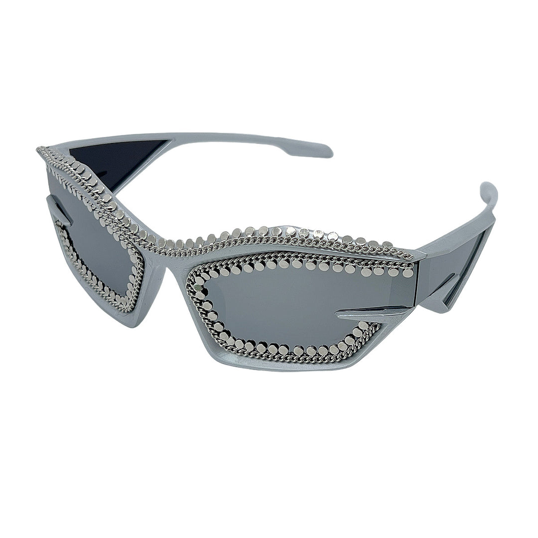 Dame designer-solbrille i futuristisk stil med glitrende strassten dekorasjon Skanto