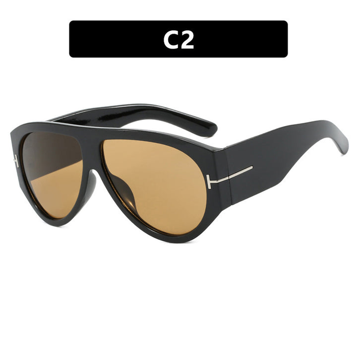 Dame elegant solbrille i markant design Skanto