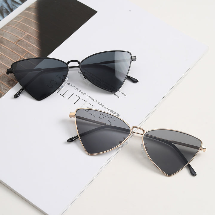 Dame trendy Cat-Eye solbriller med gullige detaljer Skanto