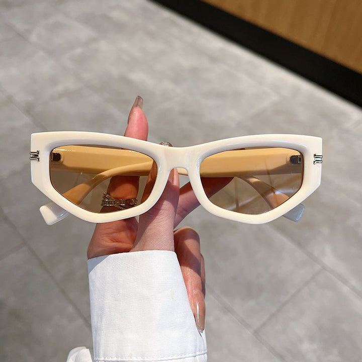 Dame geometrisk solbrille med bøyd ramme og beskyttende UV-filter Skanto
