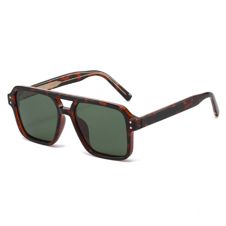 Damer mote solbrille i elegant skilpaddedesign Skanto