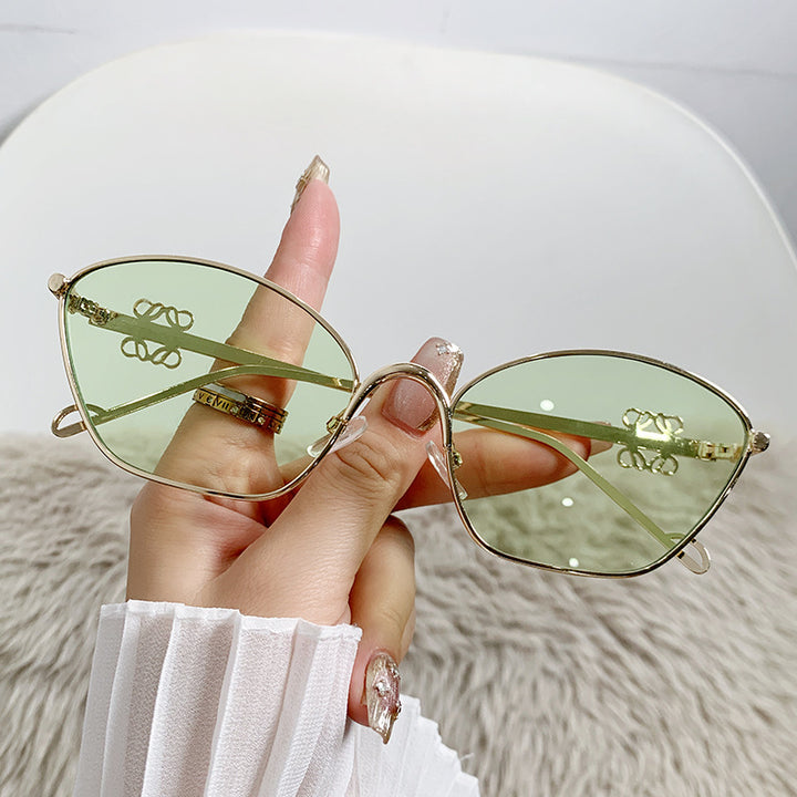 Dame moter Cat-Eye solbriller med filigran metallramme Skanto