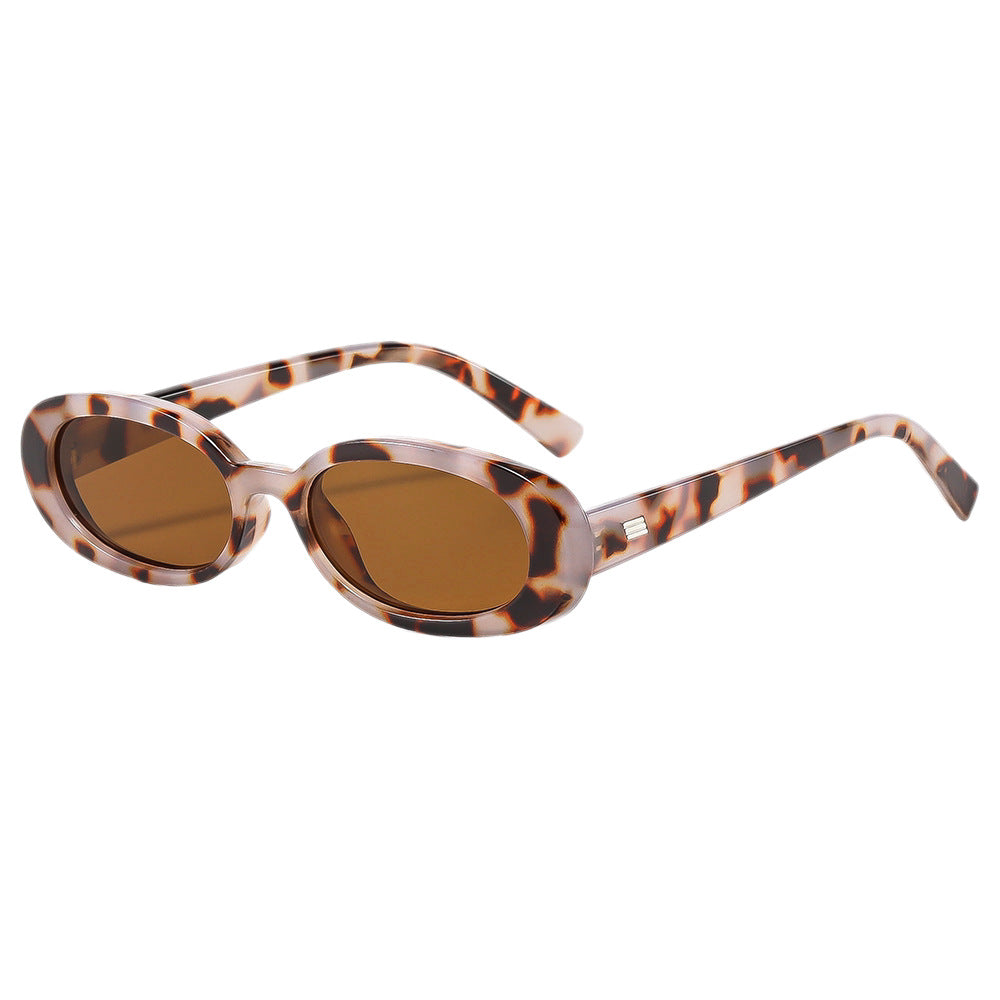 Dame stilfulle solbriller med oval ramme og trendy linser Skanto