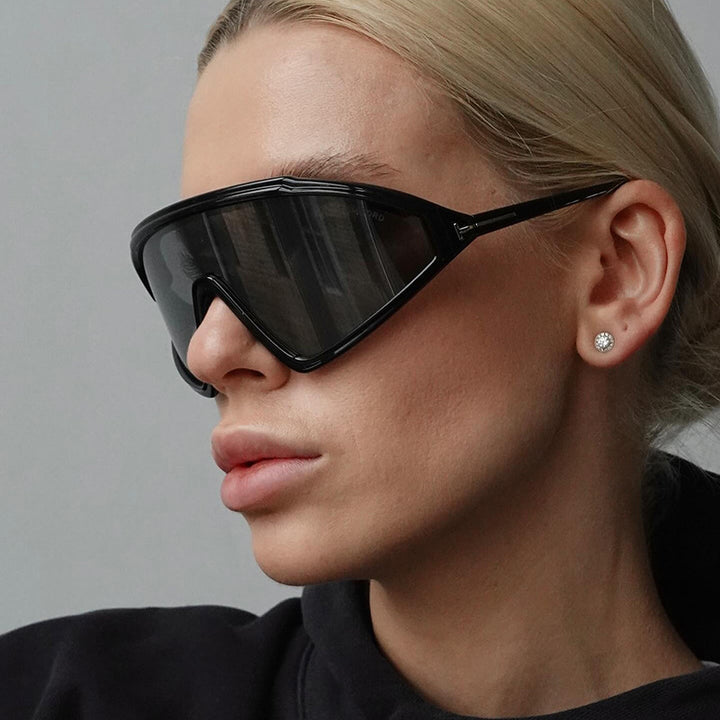 Dame sport solbrille med aerodynamisk design og UV-beskyttelse Skanto