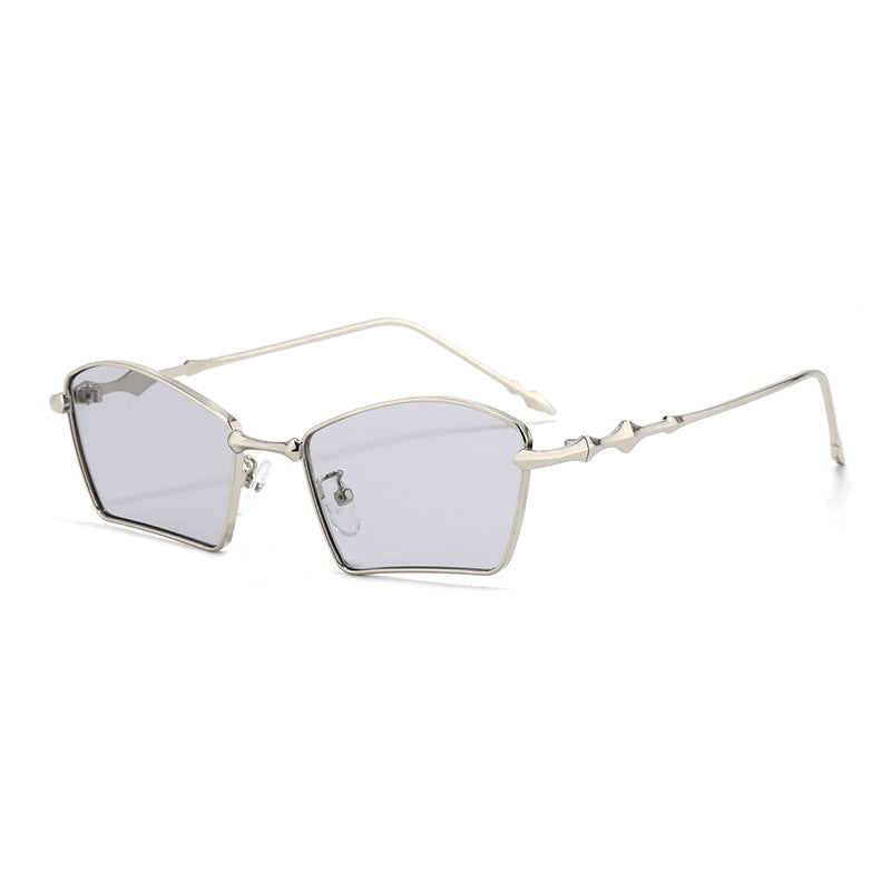Dame trendy solbriller med geometrisk ramme og gradientlinser Skanto