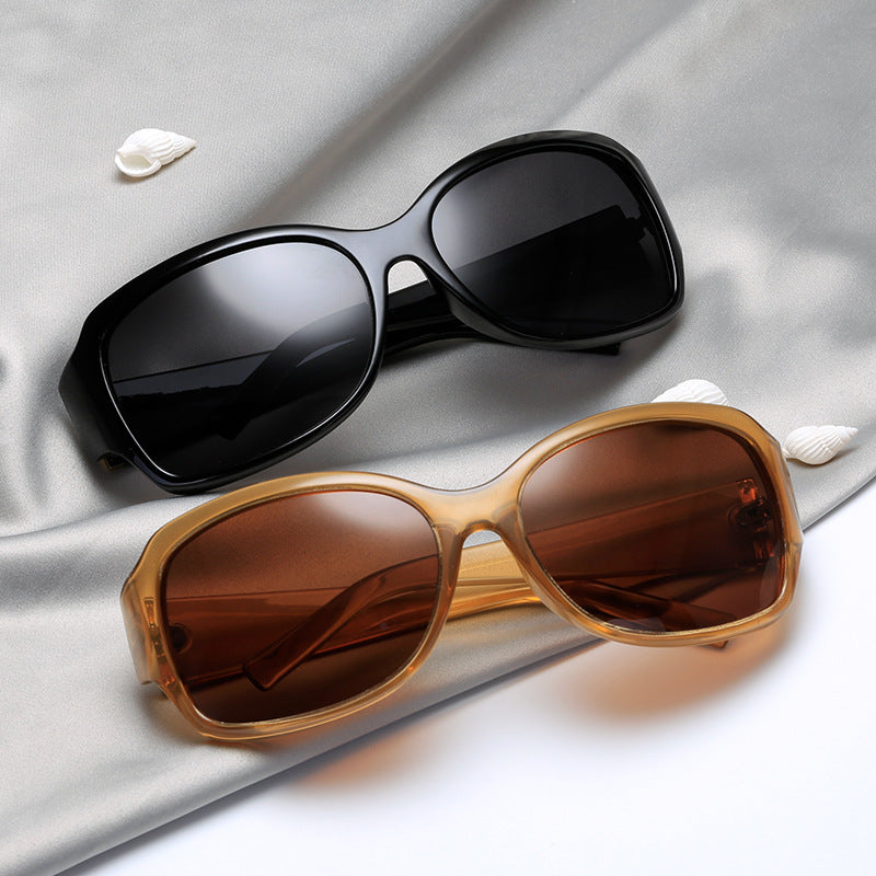 Dame stilfull oversized solbrille med elegant mønster Skanto
