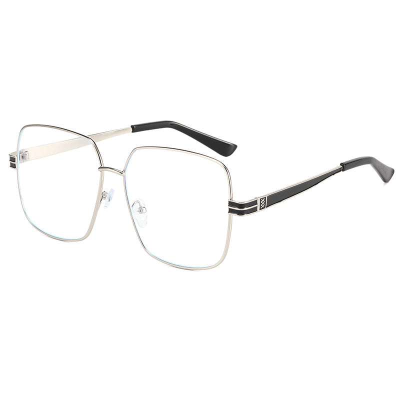 Dame moteriktig firkantet brille med filigran metallramme Skanto