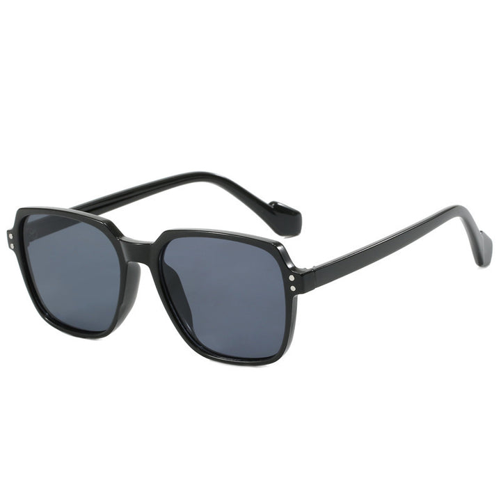 Dame moteriktig solbrille med kraftige, rektangulære linser Skanto