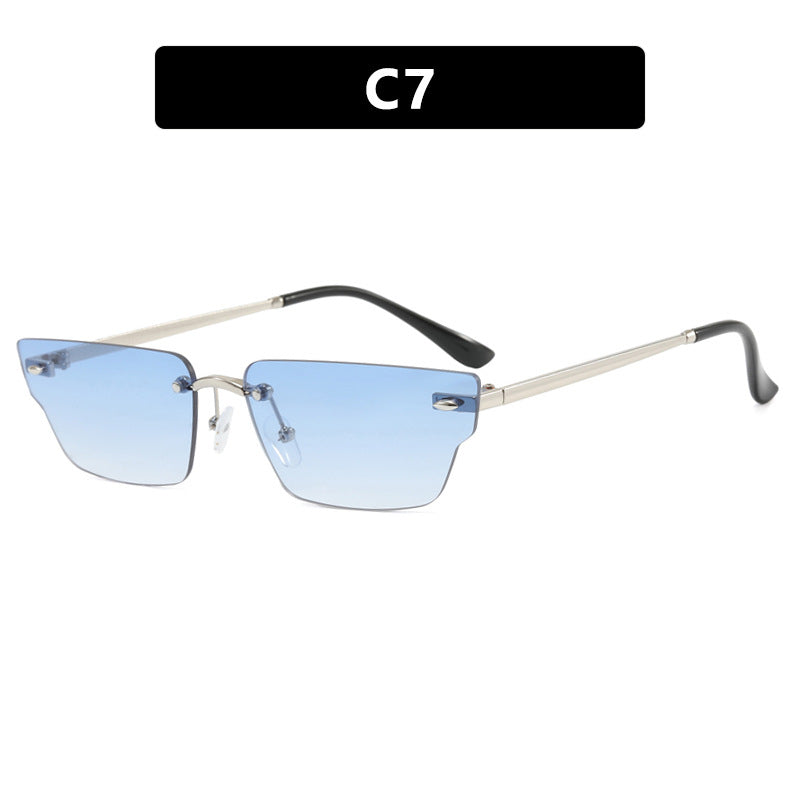 Dame geometrisk solbrille med filigranramme og transparente glass Skanto