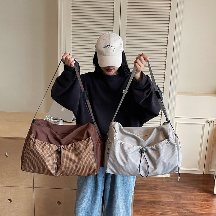 Romslig sport duffel bag med fleksibelt justerbart bæresystem Skanto