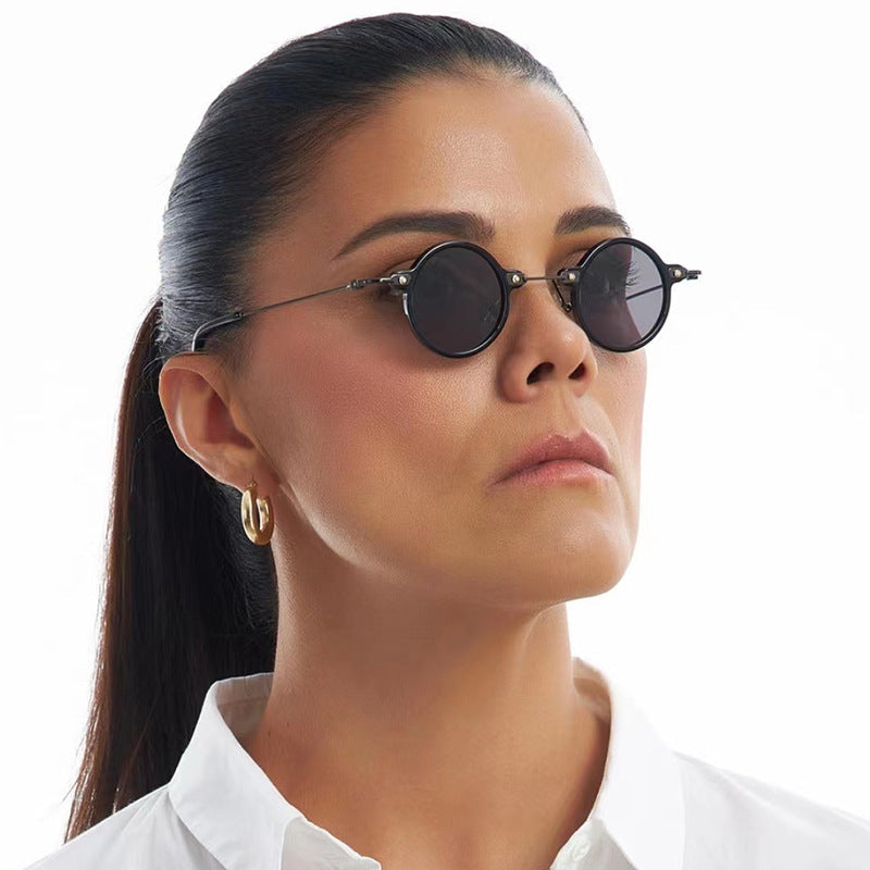 Damen moteriktig rund solbrille med stilig metallramme og polarisert glass Skanto