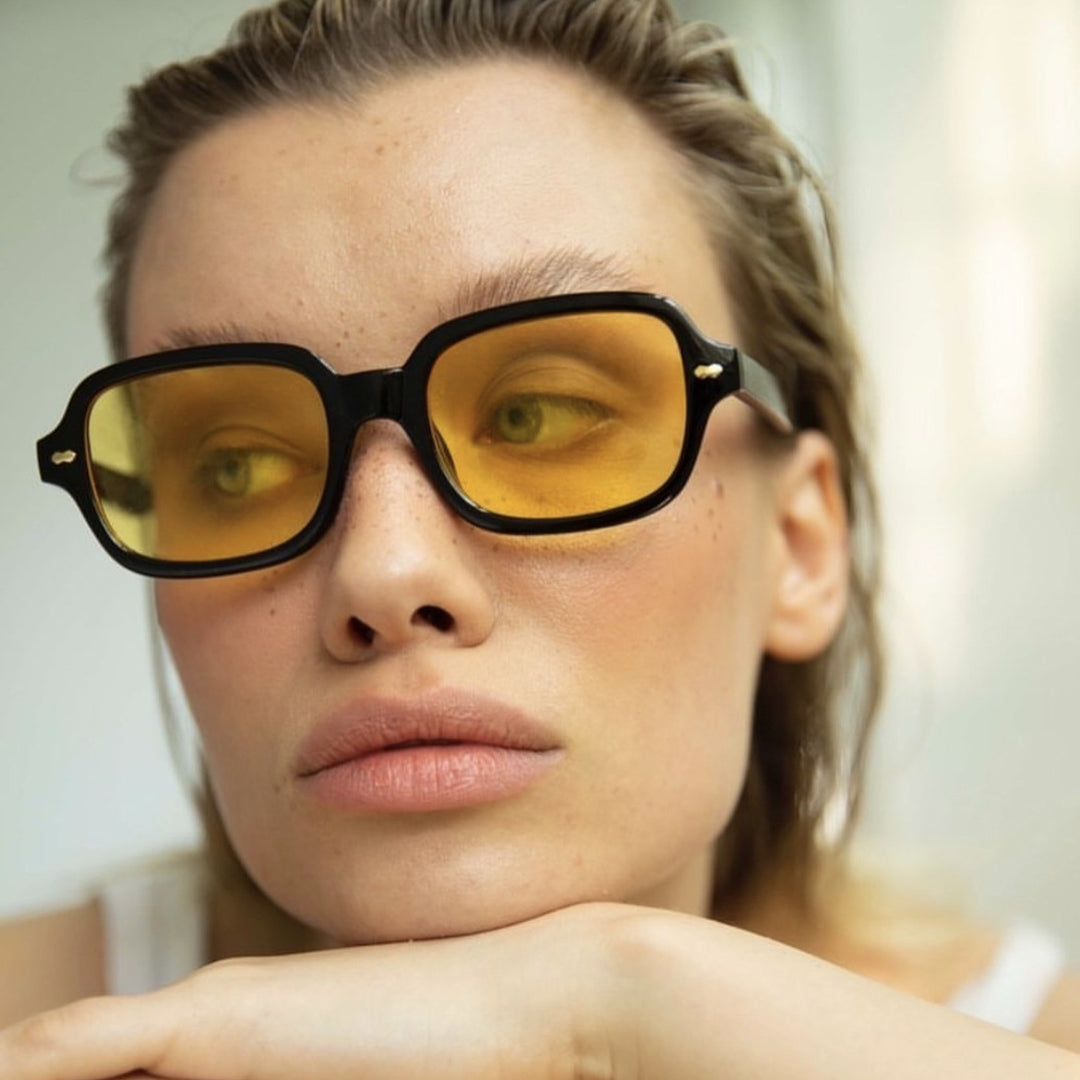 Dame kvadratisk solbrille med stilig og robust ramme Skanto