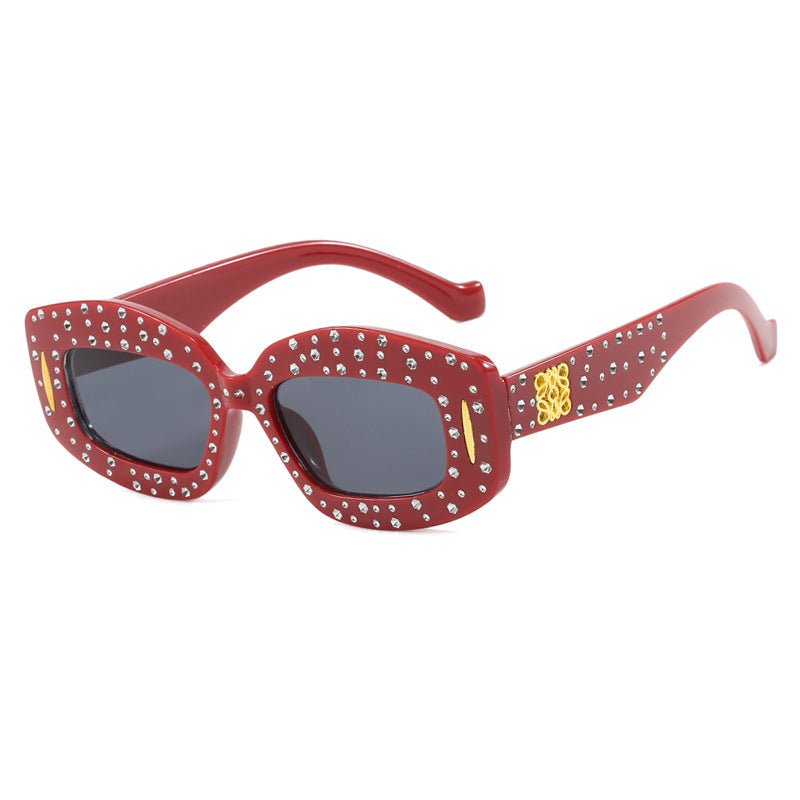 Dame moteriktig solbrille med glamorøs strass-dekor Skanto