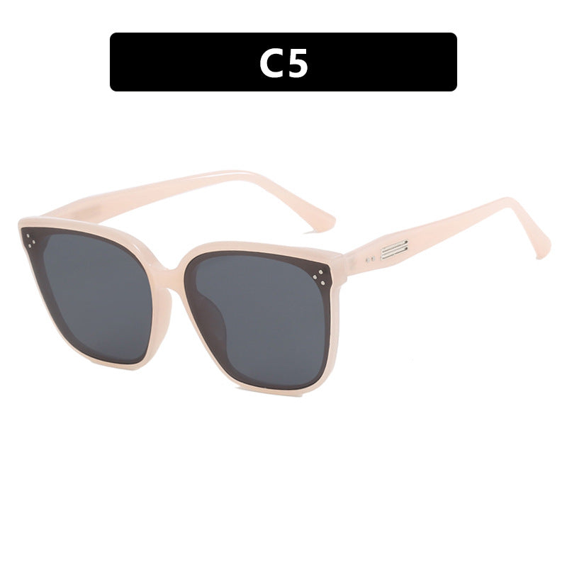 Dame moderne oversized solbrille med elegant, bred ramme Skanto