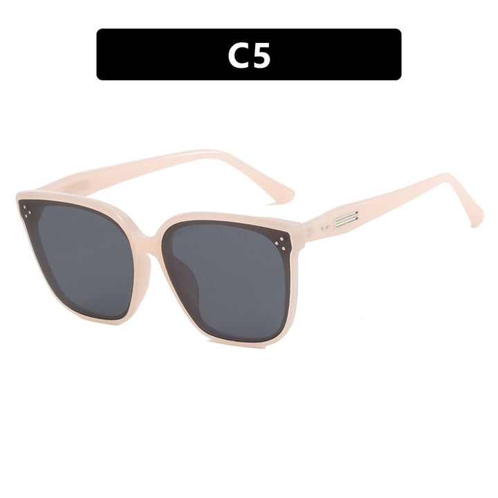 Dame moderne oversized solbrille med elegant, bred ramme Skanto