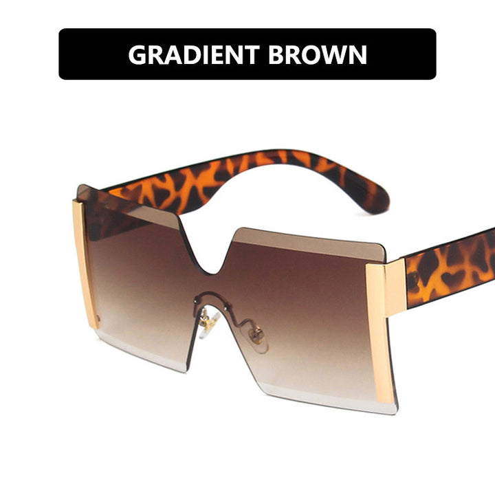 Dame futuristisk oversized solbrille med markant design Skanto