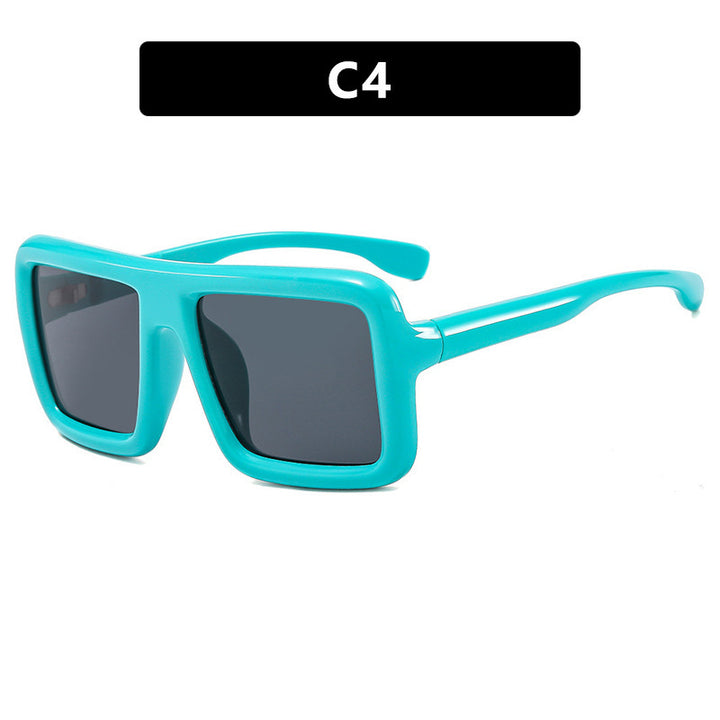 Dame solbrille i moderne, rektangulære design med høy UV-beskyttelsesfunksjon Skanto