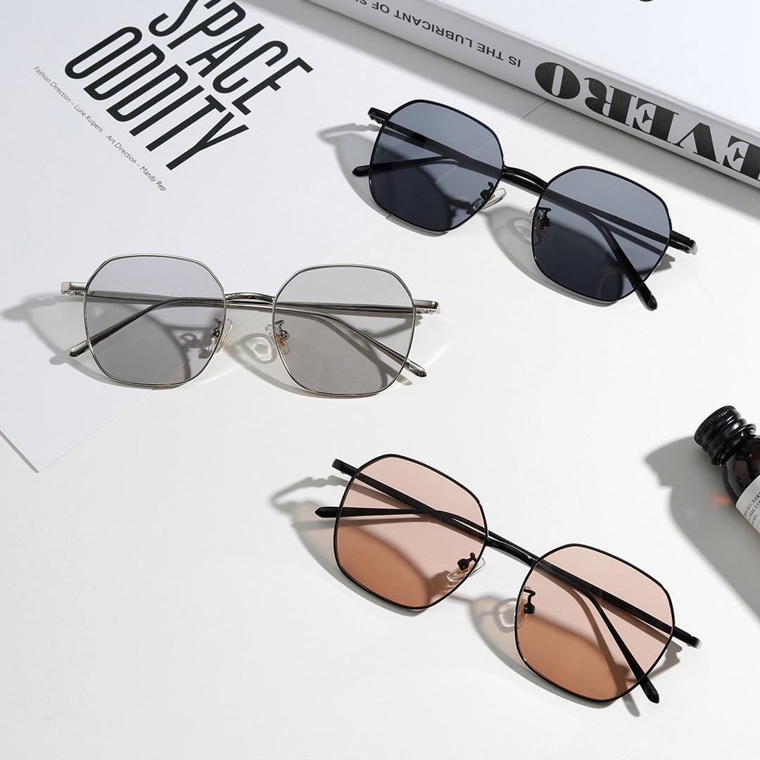 Dame geometrisk solbrille med moderne metallramme Skanto