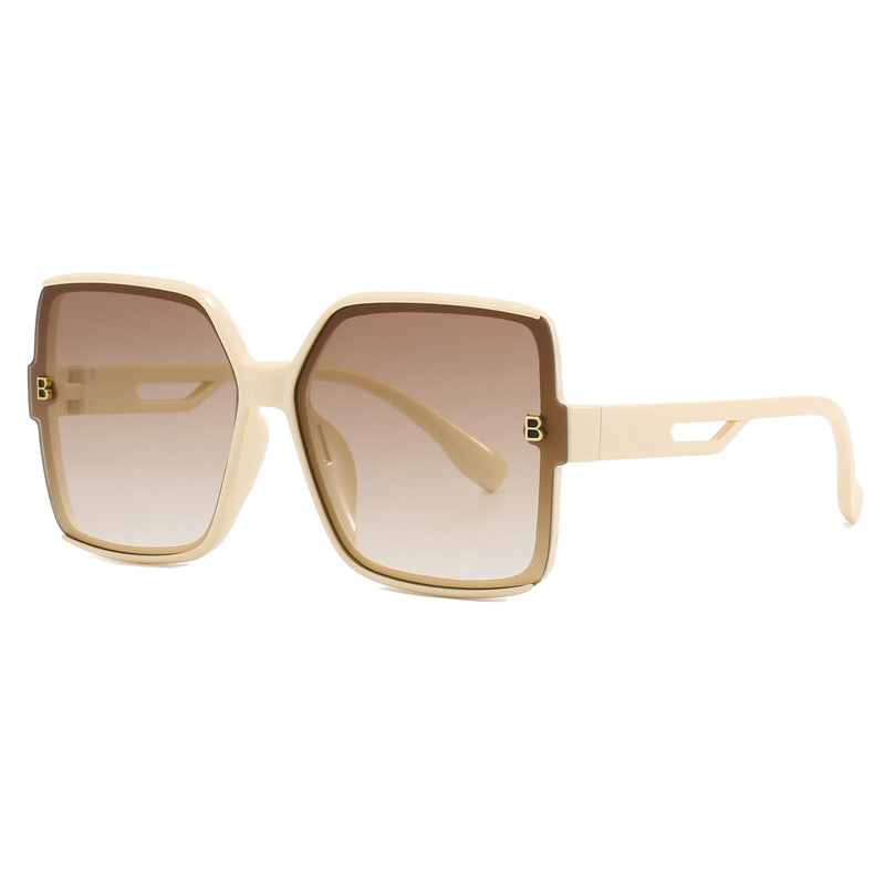 Dame moteriktig oversized solbrille med ekstravagante aksenter Skanto