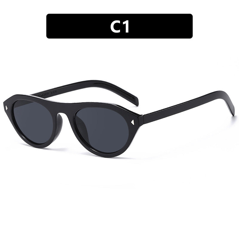 Dames moteriktig solbrille med buet ramme og beskyttende UV-filter Skanto