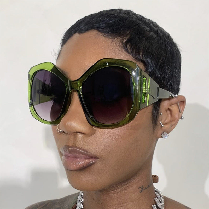 Dame oversized solbrille med futuristisk design Skanto