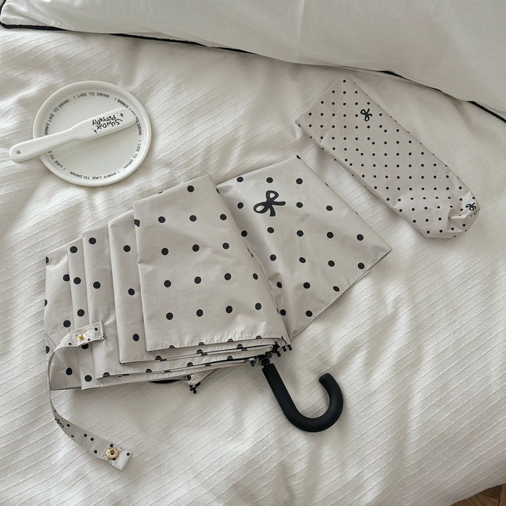 Dame kompakt paraply med stilfull prikkedesign Skanto