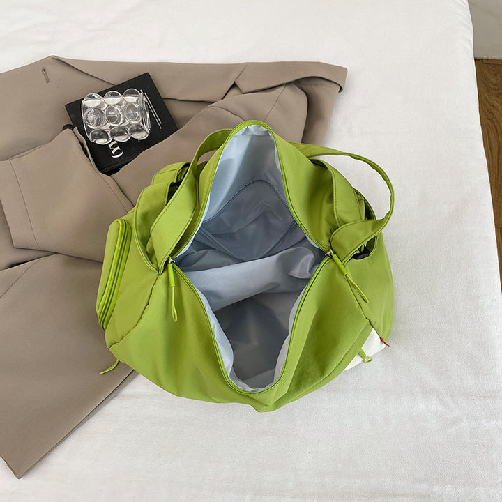 Stilig skulderveske med moderne designelementer Skanto