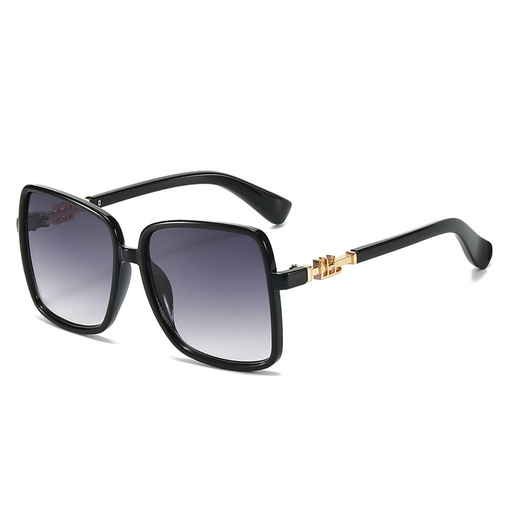 Dame solbrille med stor ramme og gradient Skanto